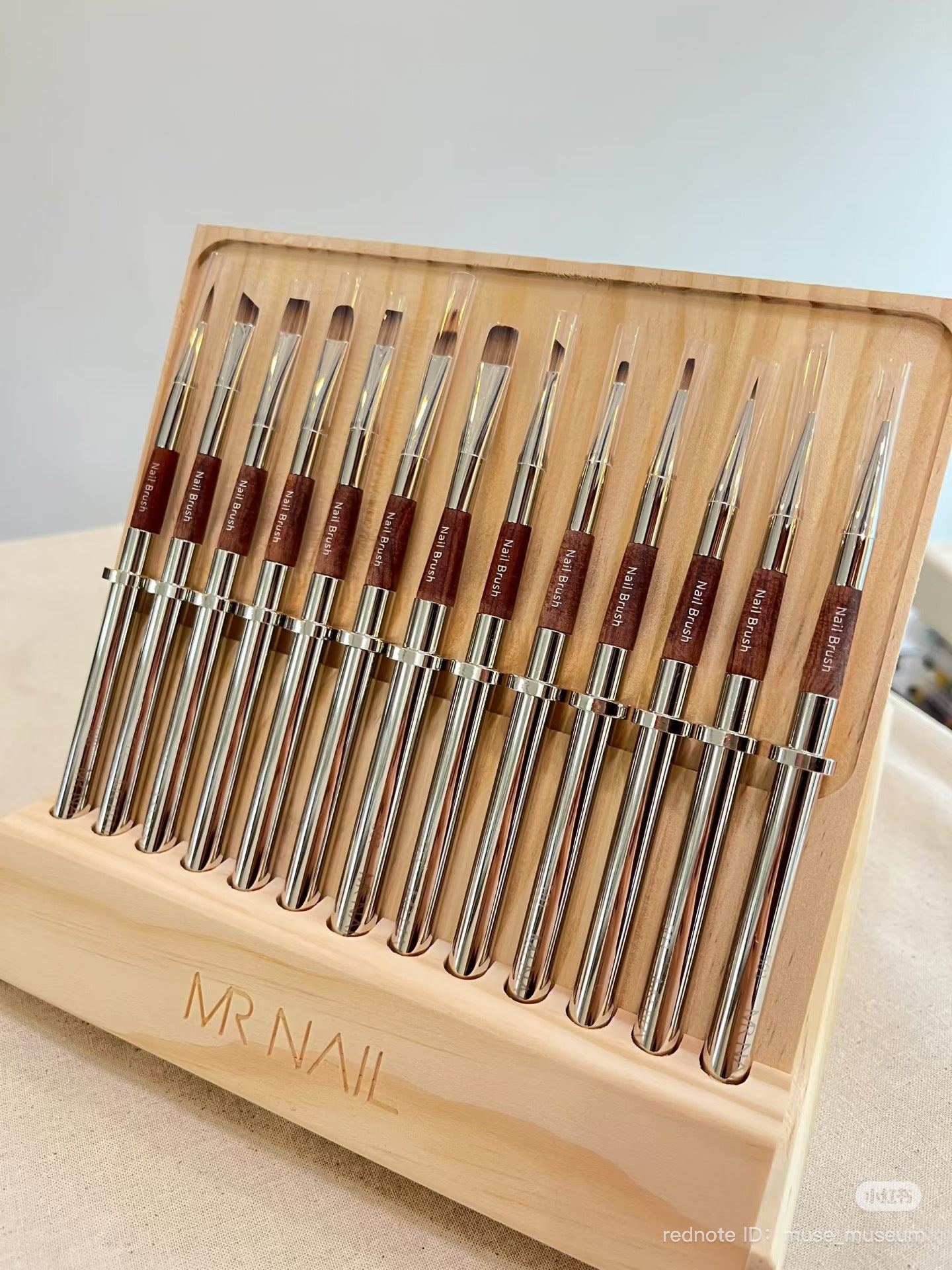 Bộ cọ vẽ móng tay MR. Nail Art Brush Set - 13 cây kèm giá trưng bày